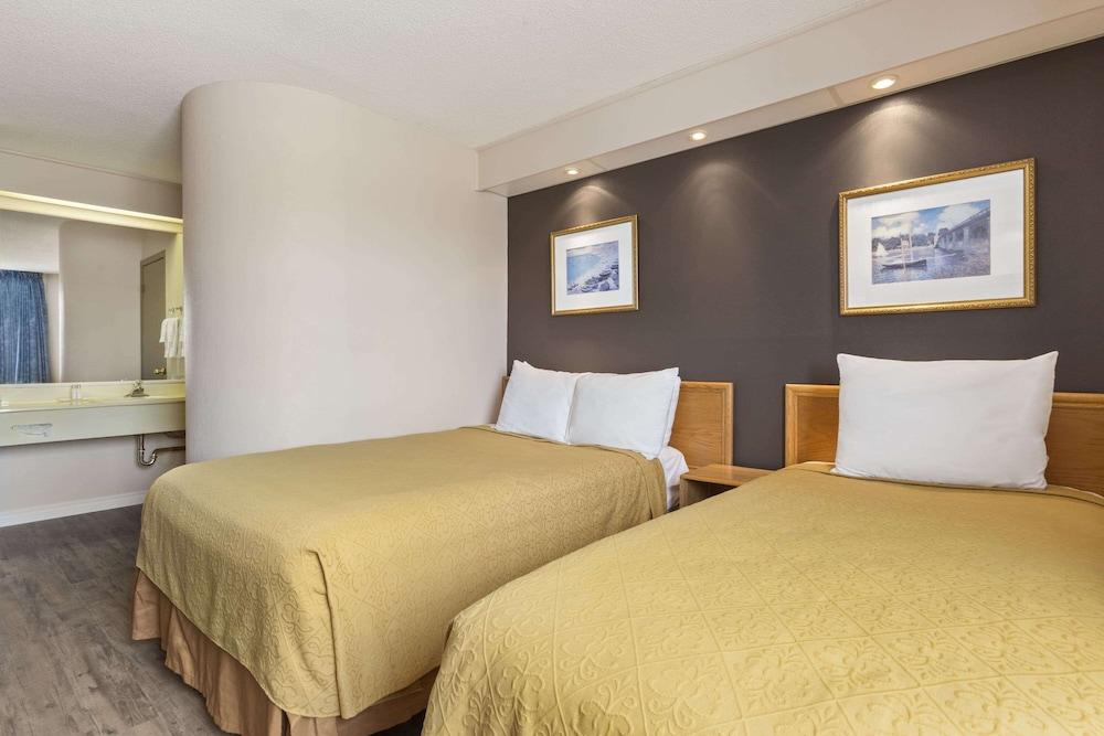 Spark By Hilton Brockville Exterior photo